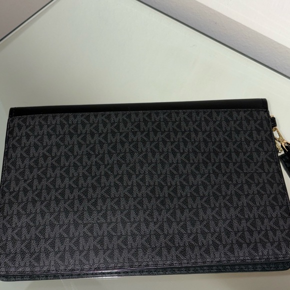 Michael Kors clutch bag - Picture 2 of 7